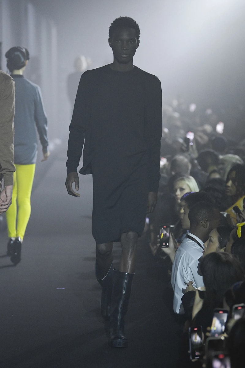 ラフシモンズ 2023年春夏コレクション Raf Simons Spring Summer 2023 Runway Show London Fashion Week Printworks Postponed Frieze LFW SS23 