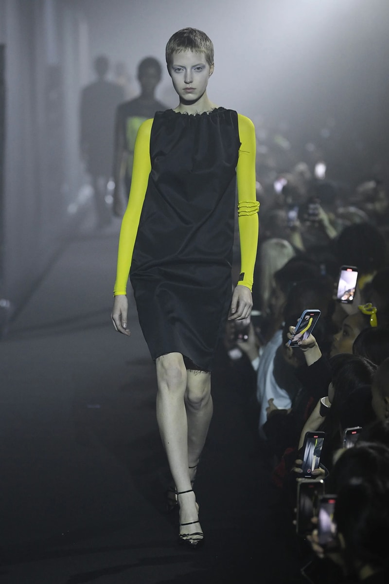 ラフシモンズ 2023年春夏コレクション Raf Simons Spring Summer 2023 Runway Show London Fashion Week Printworks Postponed Frieze LFW SS23 