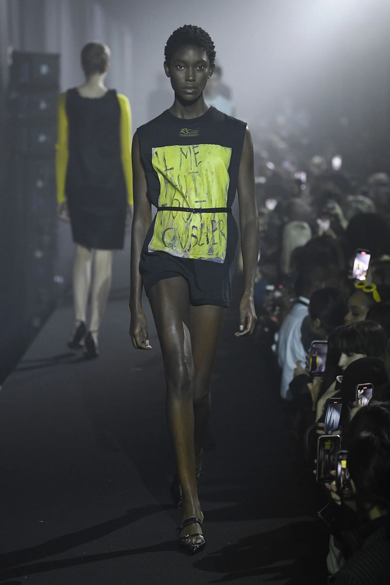 ラフシモンズ 2023年春夏コレクション Raf Simons Spring Summer 2023 Runway Show London Fashion Week Printworks Postponed Frieze LFW SS23 