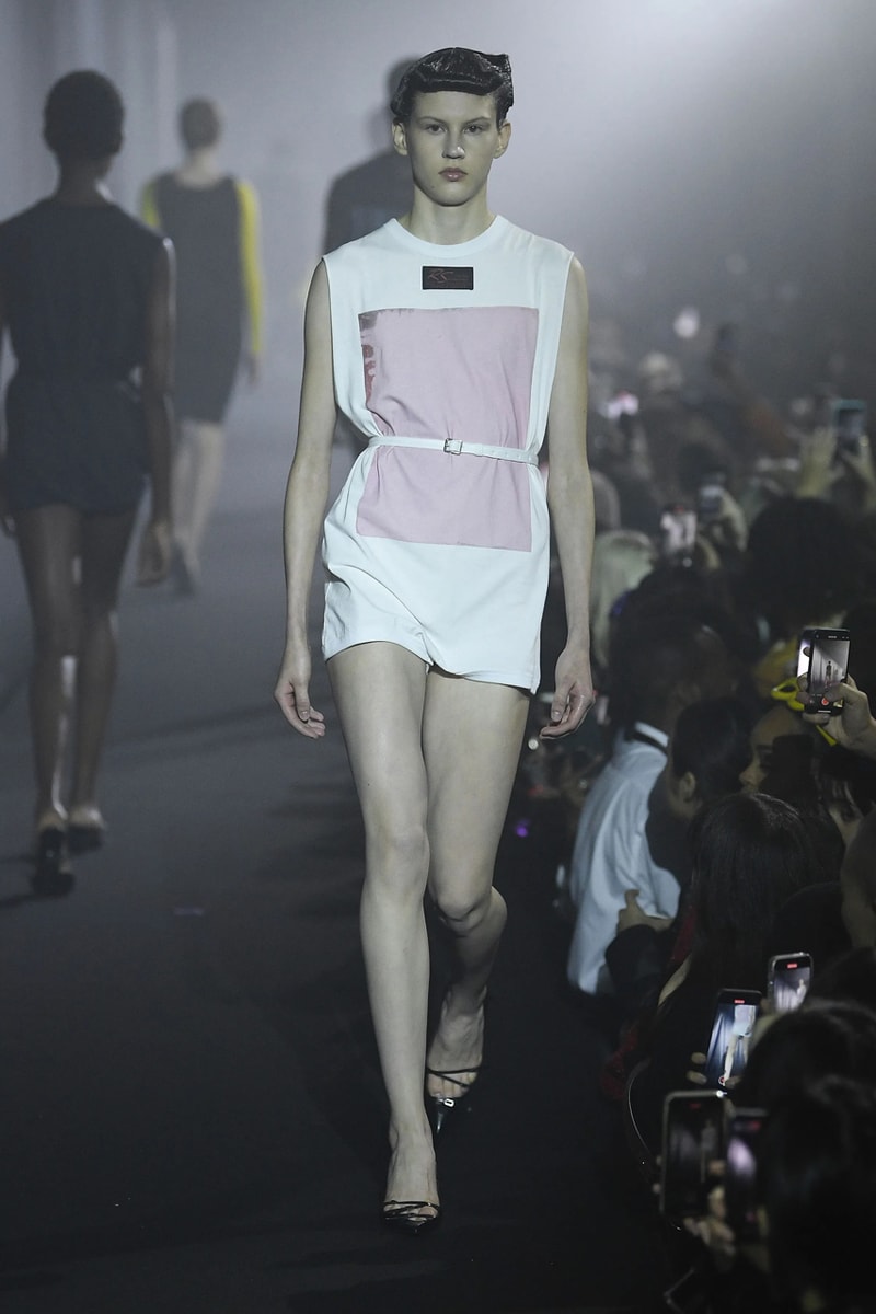 ラフシモンズ 2023年春夏コレクション Raf Simons Spring Summer 2023 Runway Show London Fashion Week Printworks Postponed Frieze LFW SS23 