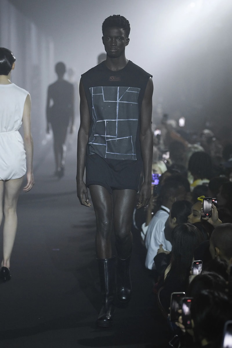 ラフシモンズ 2023年春夏コレクション Raf Simons Spring Summer 2023 Runway Show London Fashion Week Printworks Postponed Frieze LFW SS23 