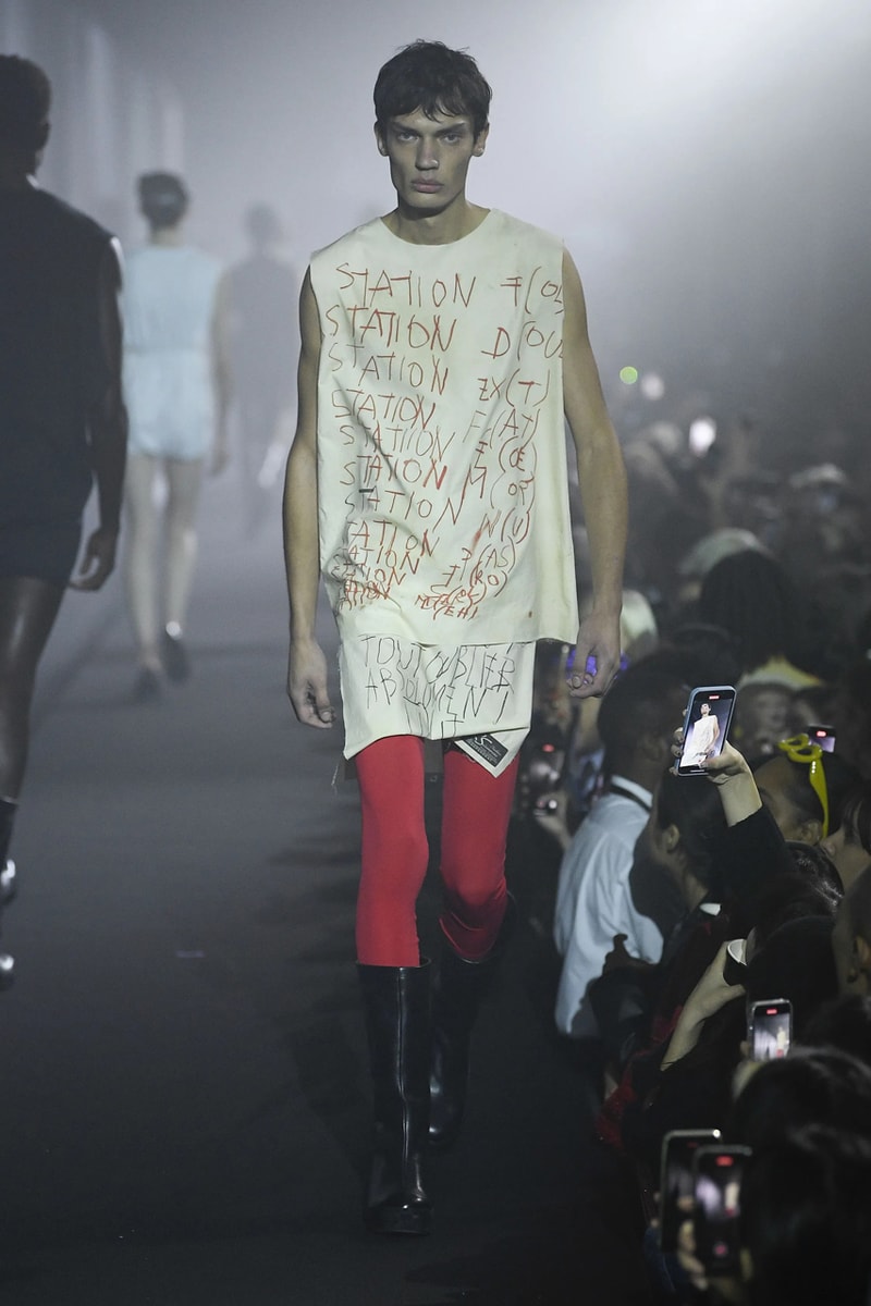 ラフシモンズ 2023年春夏コレクション Raf Simons Spring Summer 2023 Runway Show London Fashion Week Printworks Postponed Frieze LFW SS23 