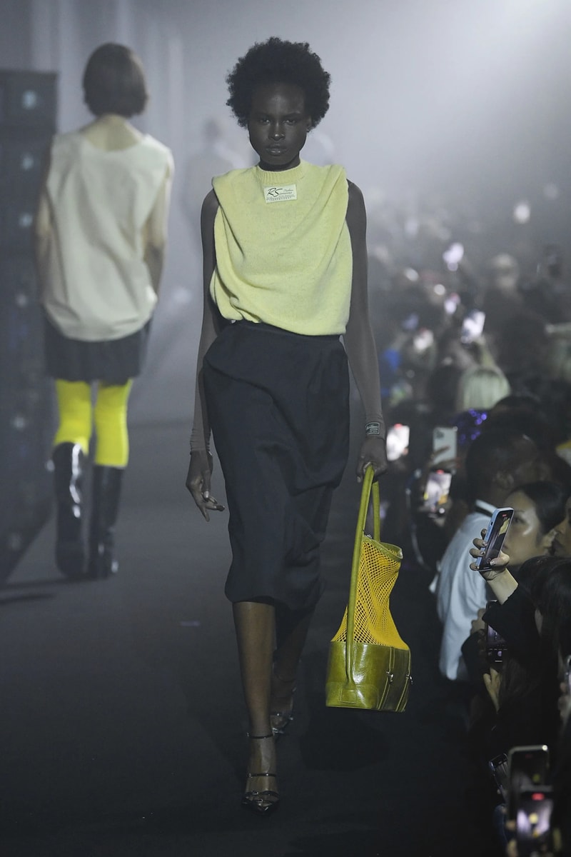 ラフシモンズ 2023年春夏コレクション Raf Simons Spring Summer 2023 Runway Show London Fashion Week Printworks Postponed Frieze LFW SS23 