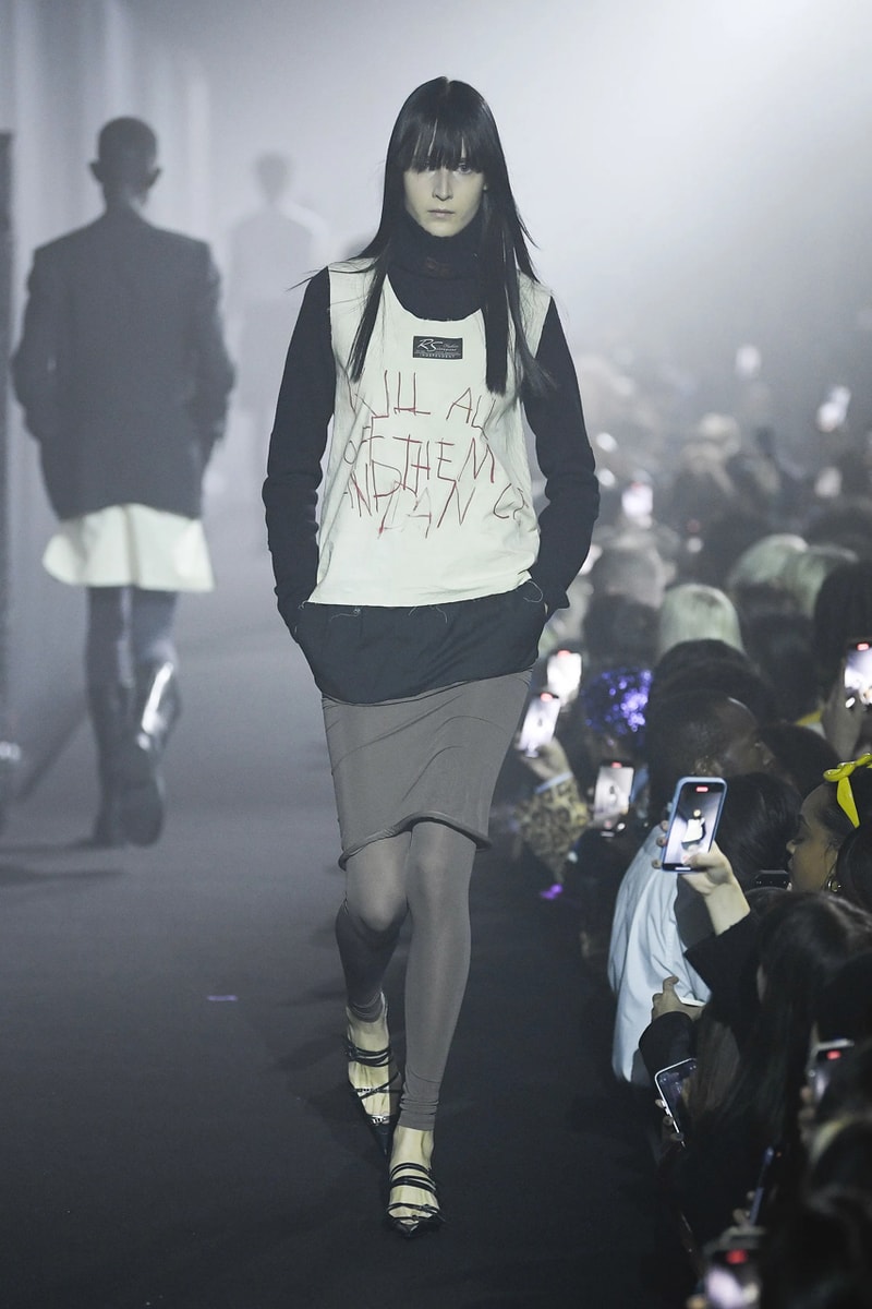 ラフシモンズ 2023年春夏コレクション Raf Simons Spring Summer 2023 Runway Show London Fashion Week Printworks Postponed Frieze LFW SS23 