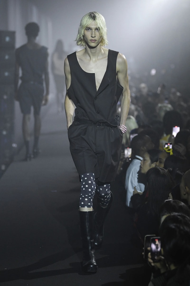 ラフシモンズ 2023年春夏コレクション Raf Simons Spring Summer 2023 Runway Show London Fashion Week Printworks Postponed Frieze LFW SS23 