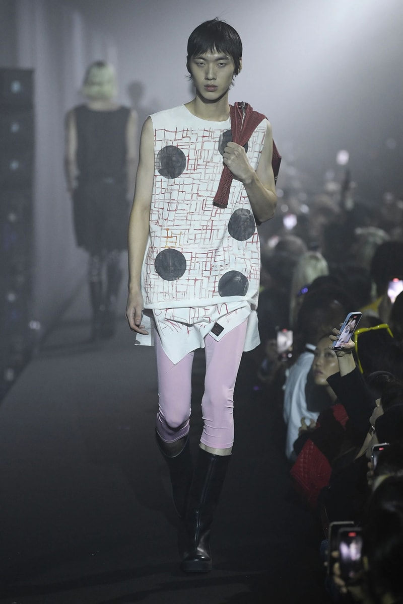ラフシモンズ 2023年春夏コレクション Raf Simons Spring Summer 2023 Runway Show London Fashion Week Printworks Postponed Frieze LFW SS23 