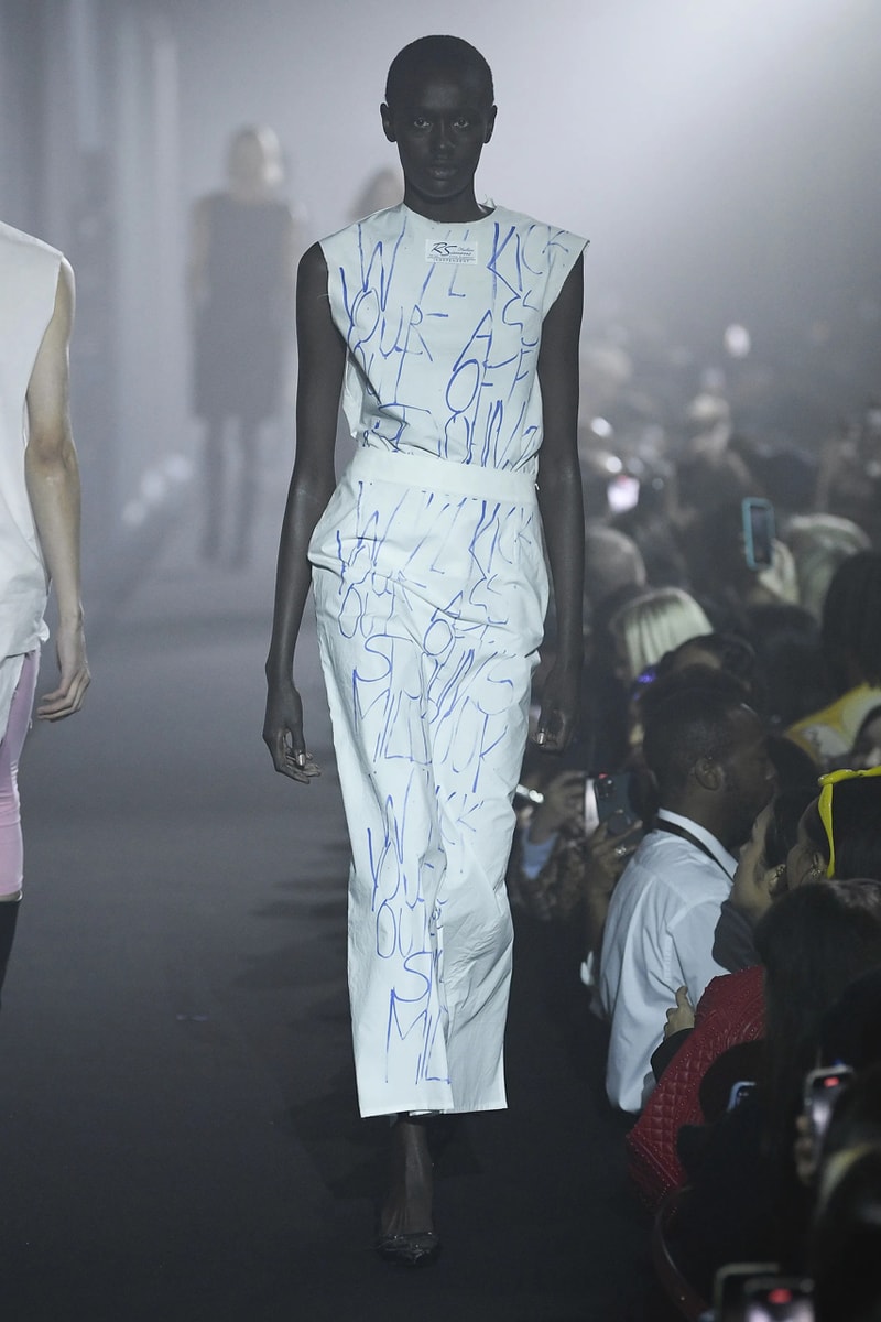 ラフシモンズ 2023年春夏コレクション Raf Simons Spring Summer 2023 Runway Show London Fashion Week Printworks Postponed Frieze LFW SS23 