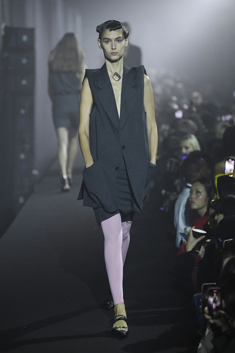 ラフシモンズ 2023年春夏コレクション Raf Simons Spring Summer 2023 Runway Show London Fashion Week Printworks Postponed Frieze LFW SS23 