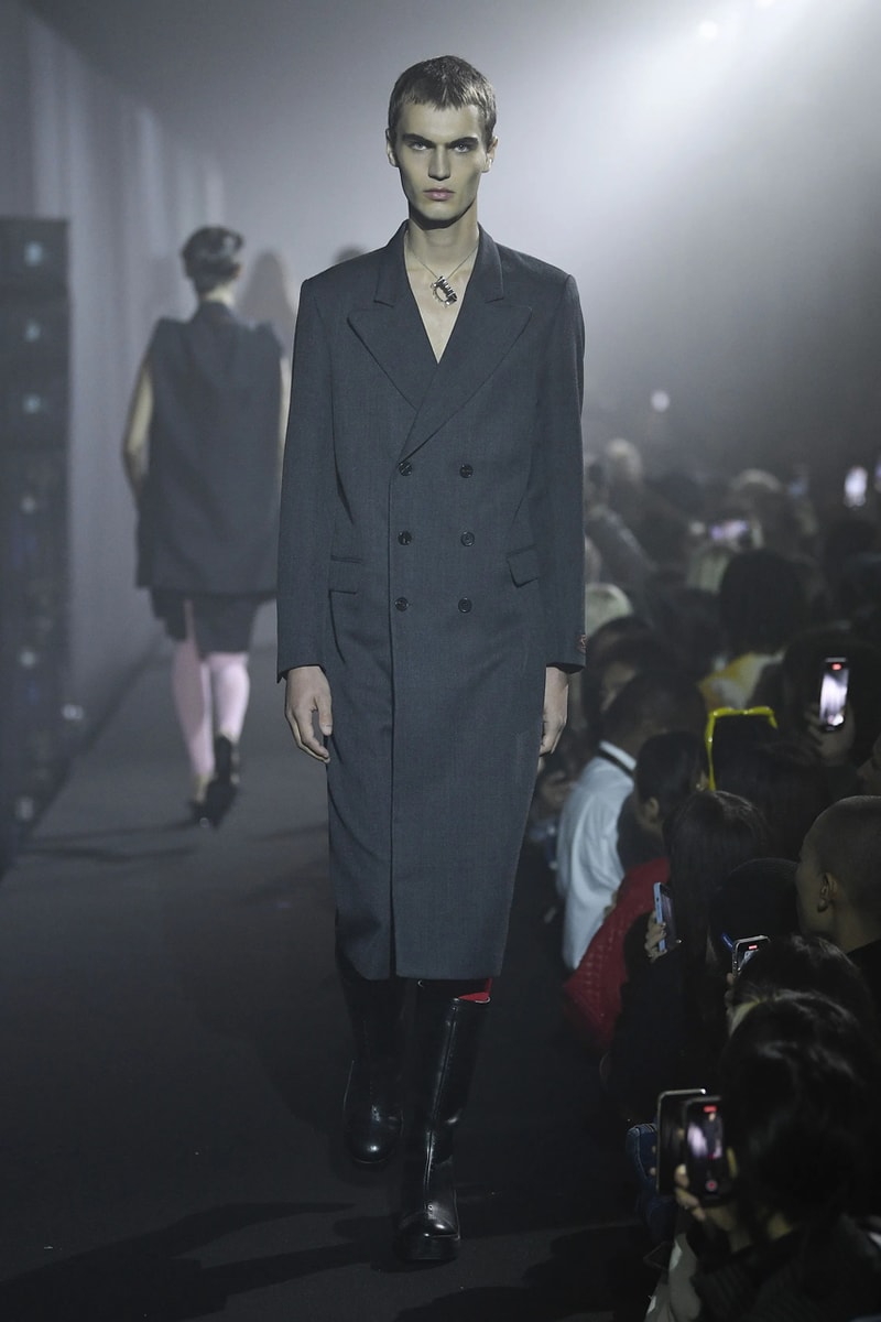 ラフシモンズ 2023年春夏コレクション Raf Simons Spring Summer 2023 Runway Show London Fashion Week Printworks Postponed Frieze LFW SS23 