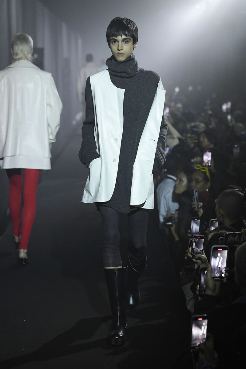 ラフシモンズ 2023年春夏コレクション Raf Simons Spring Summer 2023 Runway Show London Fashion Week Printworks Postponed Frieze LFW SS23 