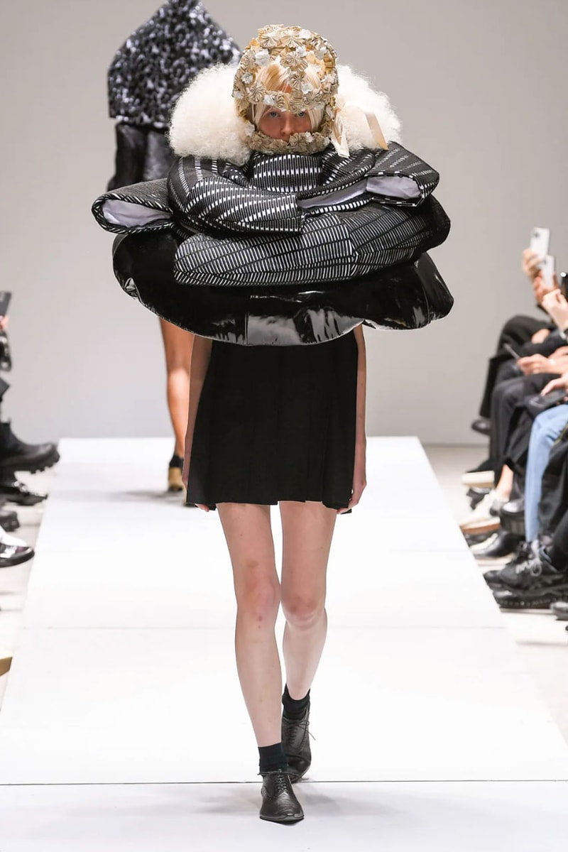コム デ ギャルソン 2023年春夏コレクション Rei Kawakubo Served Muted Elegance at COMME des GARÇONS SS23 Paris Fashion Week Spring Summer 2023 Runway