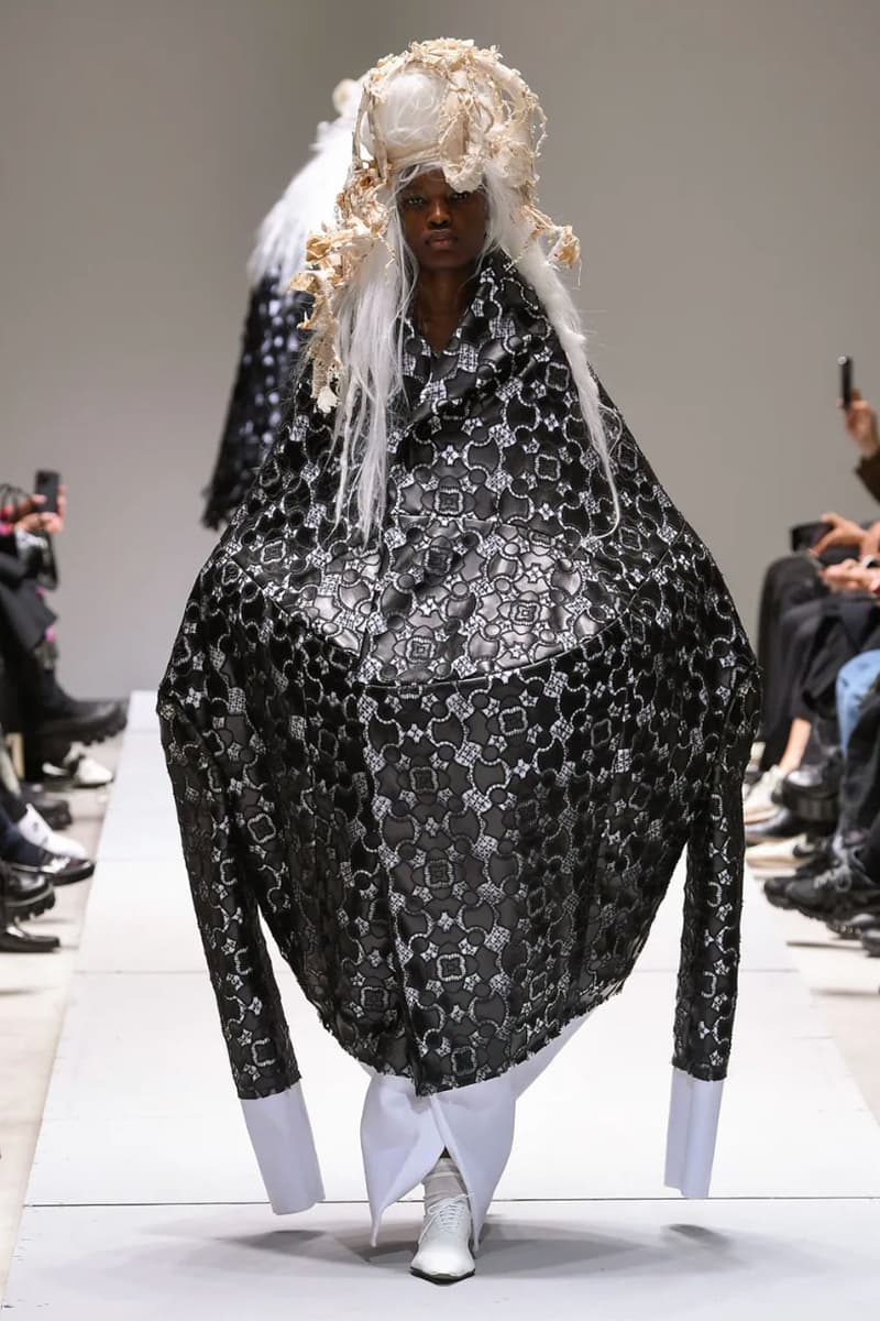 コム デ ギャルソン 2023年春夏コレクション Rei Kawakubo Served Muted Elegance at COMME des GARÇONS SS23 Paris Fashion Week Spring Summer 2023 Runway