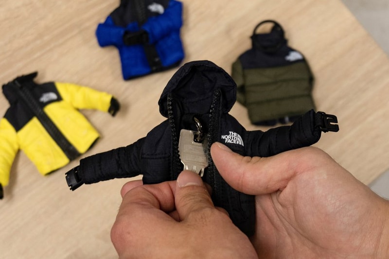 ザノースフェイスから新作キーケース ミニヌプシジャケットが登場 The North Face Face Introduces Mini Nuptse Jacket Keychains black yellow blue green gray sleeve buckle padded playful release info date price 