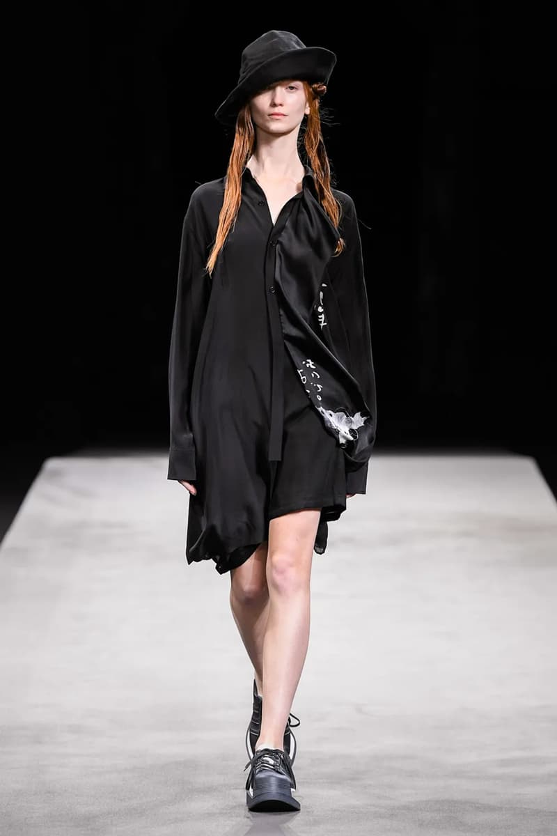 ヨウジヤマモト 2023年春夏コレクション Yohji Yamamoto’s Tattered Elegance Set a Halfway Mark for Paris’ SS23 Collections