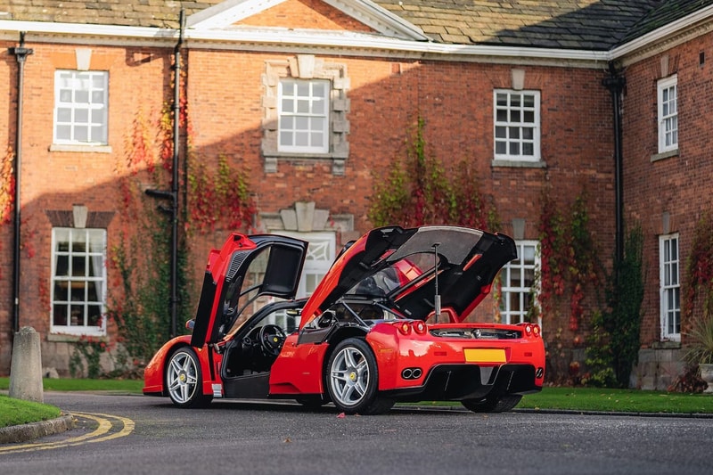 伝説のエンツォ・フェラーリが約4億2,000万円で落札される　Ferrari Enzo For Sale Auction Collecting Cars £2.5M GBP Rosso Corsa F1 V12 