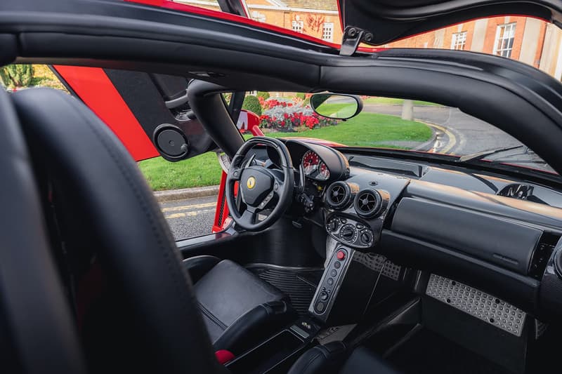 伝説のエンツォ・フェラーリが約4億2,000万円で落札される Ferrari Enzo For Sale Auction Collecting Cars £2.5M GBP Rosso Corsa F1 V12