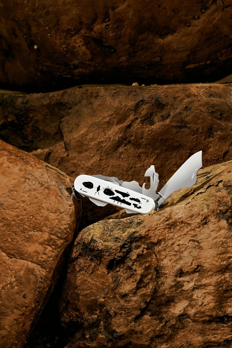 オフホワイトがデザインしたビクトリノックスのアーミーナイフをリリース　Off-White™ Updates Victorinox’s Signature Swiss Army Knife Design 