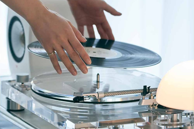 オーディオテクニカがクリアーアクリル仕上げのターンテーブルを限定リリース Audio Technica vinyl player dc motor sound burger transparent glass AT LP2022 30mm washi release info date price