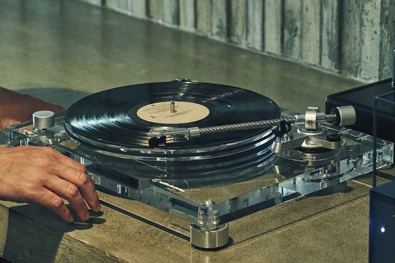 オーディオテクニカがクリアーアクリル仕上げのターンテーブルを限定リリース Audio Technica vinyl player dc motor sound burger transparent glass AT LP2022 30mm washi release info date price