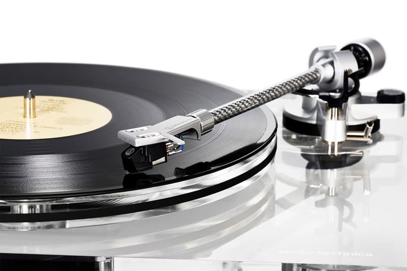オーディオテクニカがクリアーアクリル仕上げのターンテーブルを限定リリース Audio Technica vinyl player dc motor sound burger transparent glass AT LP2022 30mm washi release info date price