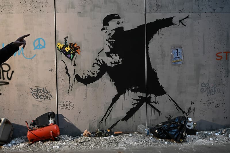 バンクシーがアートワークを勝手に使ったとインスタグラムでゲスを非難 Banksy GUESS shoplifters london shop regent street helped themselves to my artwork clothes news info