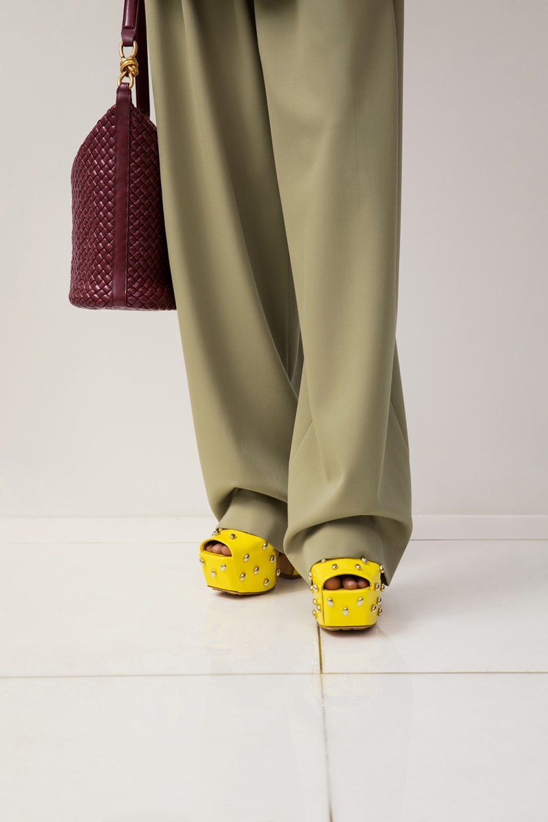 ボッテガ・ヴェネタ 2023年プレスプリングコレクションBottega Veneta Pre-Spring 2023 Collection Lookbook Matthieu Blazy Emma Balfour Intreccio Leather Weave Trompe-l'œil Release Info