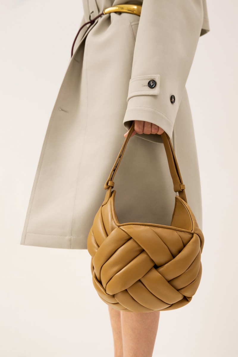 ボッテガ・ヴェネタ 2023年プレスプリングコレクションBottega Veneta Pre-Spring 2023 Collection Lookbook Matthieu Blazy Emma Balfour Intreccio Leather Weave Trompe-l'œil Release Info