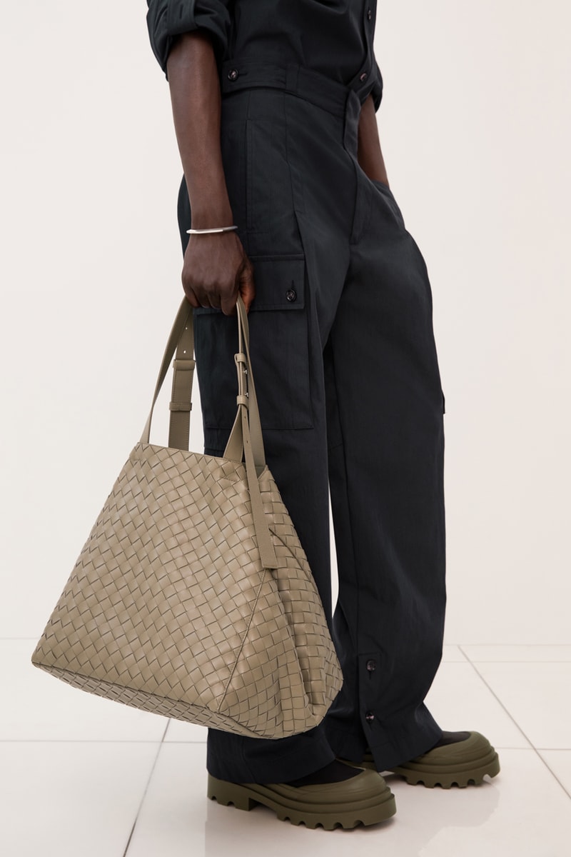 ボッテガ・ヴェネタ 2023年プレスプリングコレクションBottega Veneta Pre-Spring 2023 Collection Lookbook Matthieu Blazy Emma Balfour Intreccio Leather Weave Trompe-l'œil Release Info