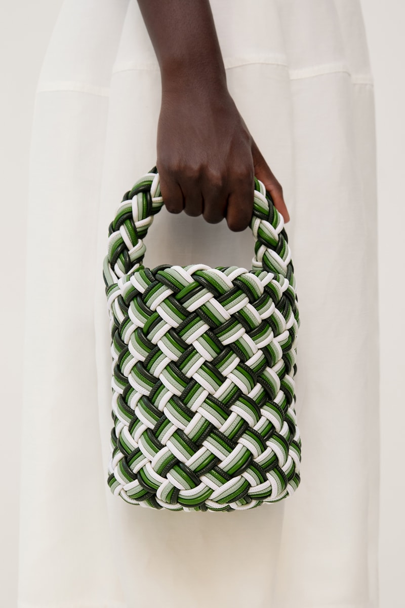 ボッテガ・ヴェネタ 2023年プレスプリングコレクションBottega Veneta Pre-Spring 2023 Collection Lookbook Matthieu Blazy Emma Balfour Intreccio Leather Weave Trompe-l'œil Release Info
