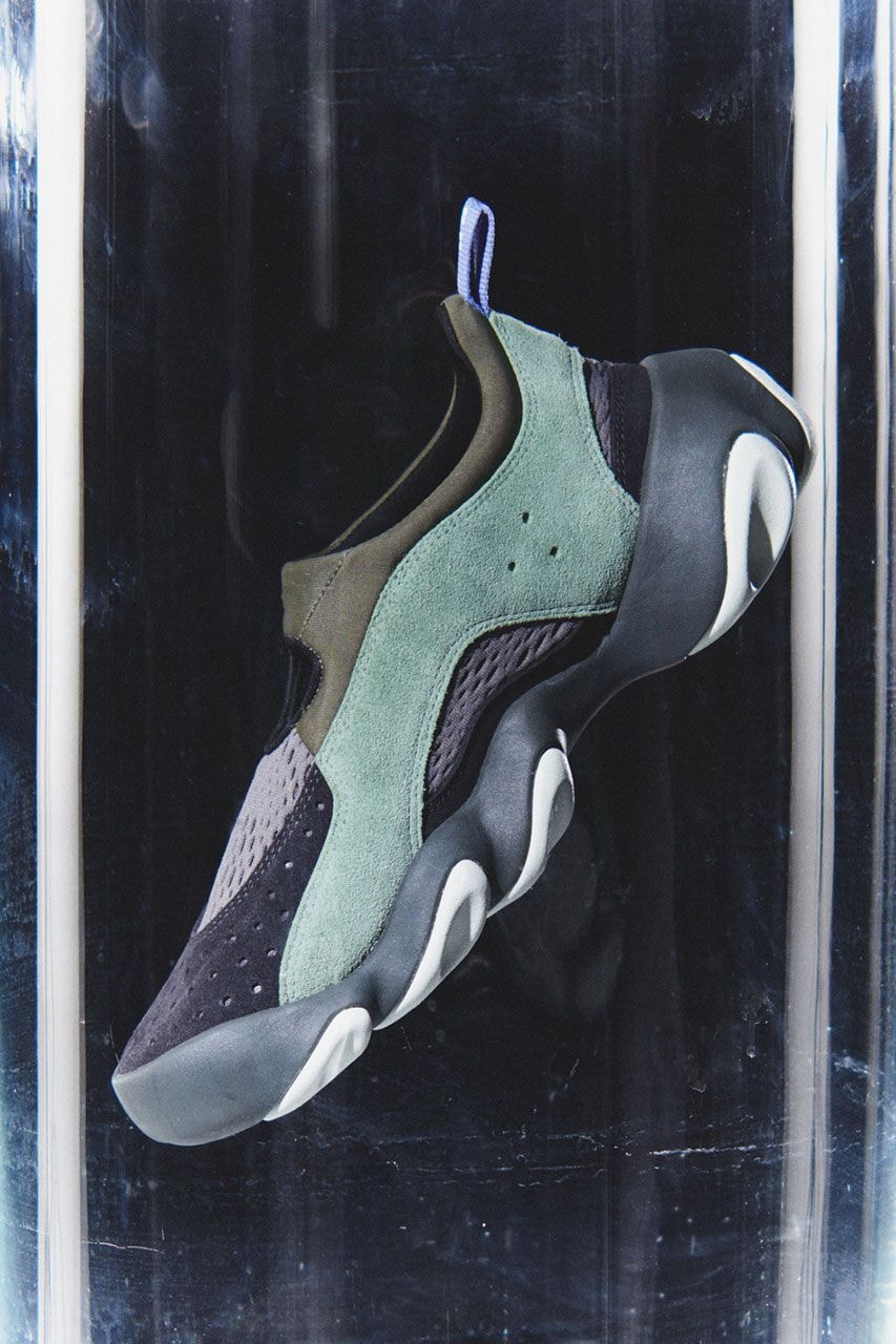 ブレインデッドxオークリーによる最新コラボフットウェアがリリース brain dead oakley collab footwear flash release info