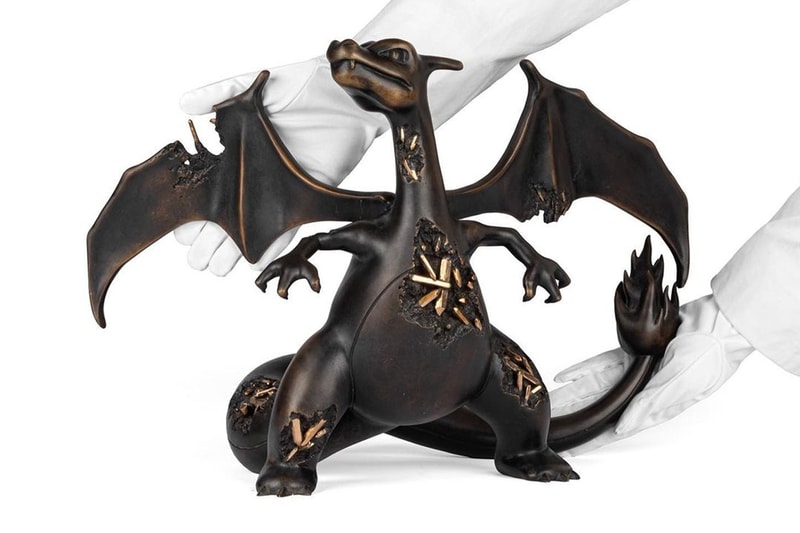 ダニエル・アーシャムがポケモンオマージュの新作チャリザードを公開  Daniel Arsham Pokémon bronze crystalized charizard sculpture relic of kanto cast bronze black oil patina crystals edition of 99 art handling gloves hand signed numbered release info date price
