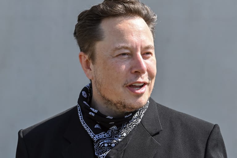 イーロン・マスクが Twitter の Blue 認証を値上げし広告の減少などを公約