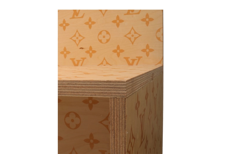 ルイ・ヴィトン 2022年春夏メンズのスピンオフショーの会場に設置されたモノグラムベンチが販売中 Louis Vuitton Yin & Yang" Monogram Wooden Bench ss22 spring summer 2022 homewear homegoods