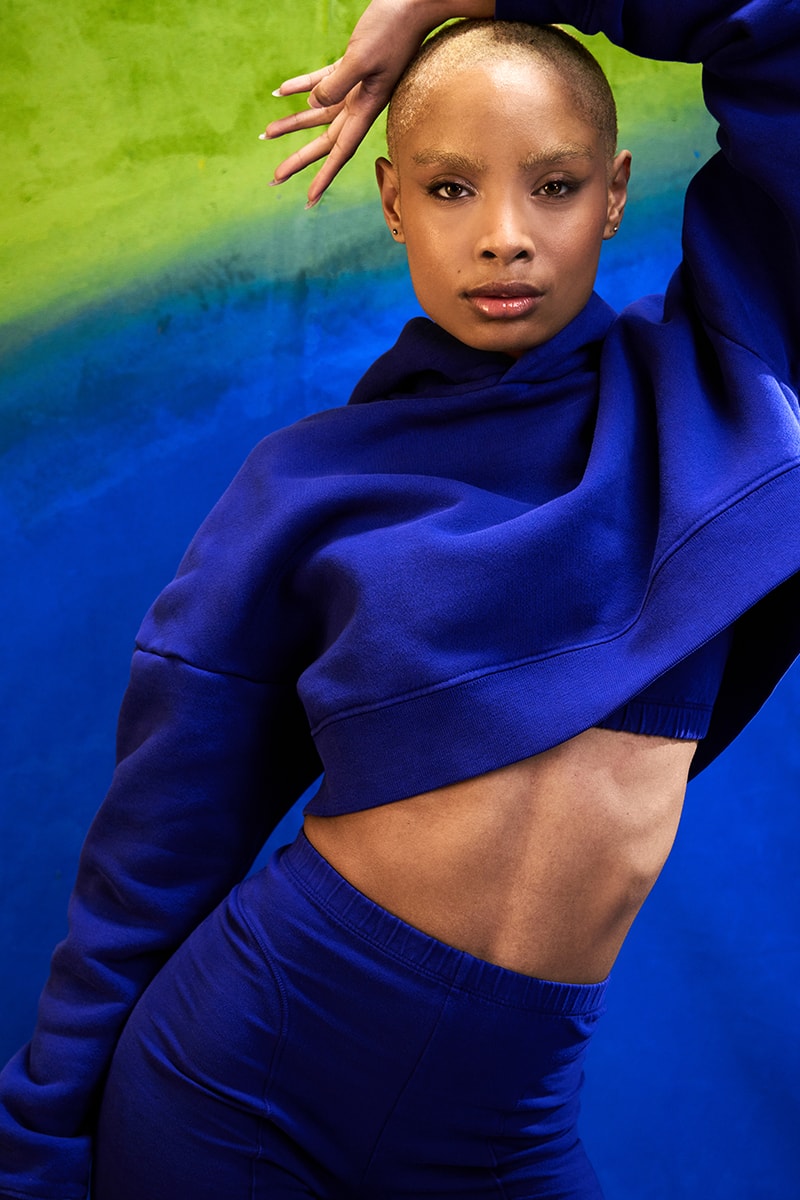 アレイリ・メイが新たなユニセックスブランド MAYDE WORLDWIDEをローンチ Aleali May Debuts Cozy Apparel Brand MAYDE WORLDWIDE Cobalt Collection