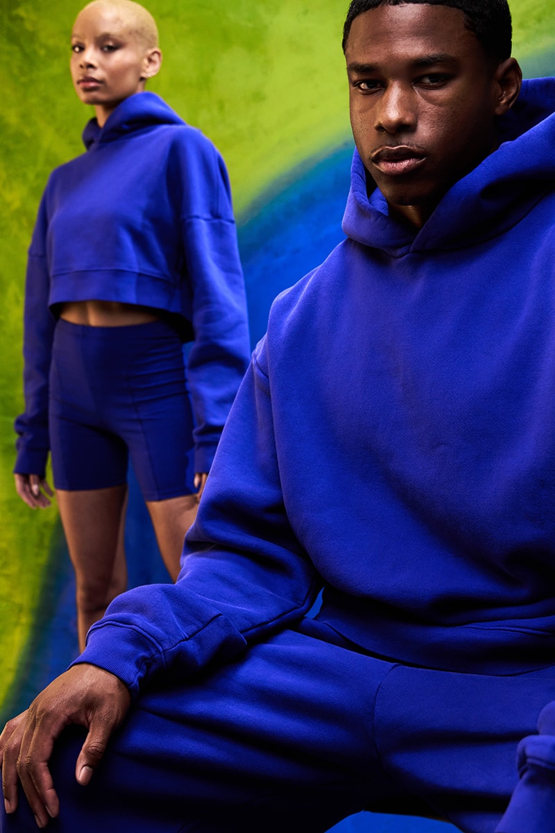 アレイリ・メイが新たなユニセックスブランド MAYDE WORLDWIDEをローンチ Aleali May Debuts Cozy Apparel Brand MAYDE WORLDWIDE Cobalt Collection