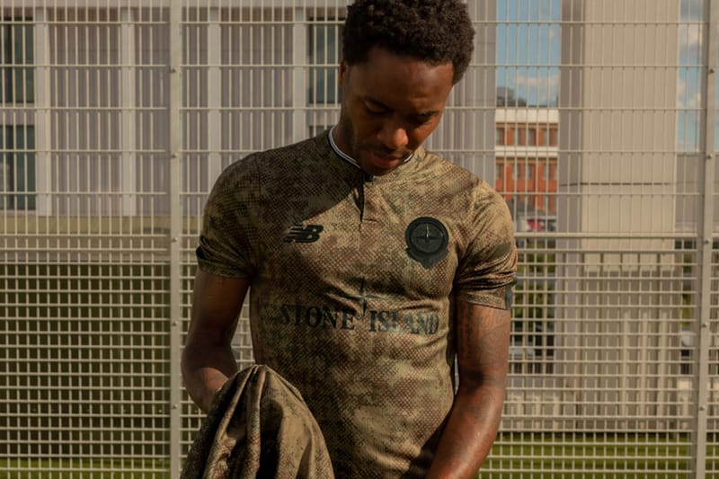 New Balance と Stone Island がフットボールコレクションを発売