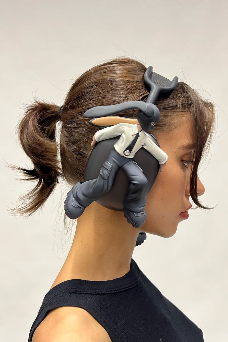 香港とロシアの気鋭アーティストがカスタムしたアップルエアポッツマックスを公開 offgod yalocaloffgod bandage boy drew air pods max solution glebkostinsolutions nobody bunny boy