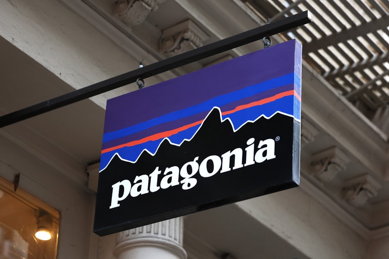 PATAGONIA Sues GAP inc flap snap pocket design fleece rectangular piping mountain range side by side comparison info news