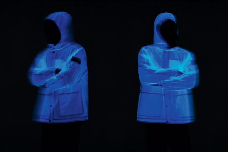 Stone Island から暗闇で発光するフーデッドジャケットが登場