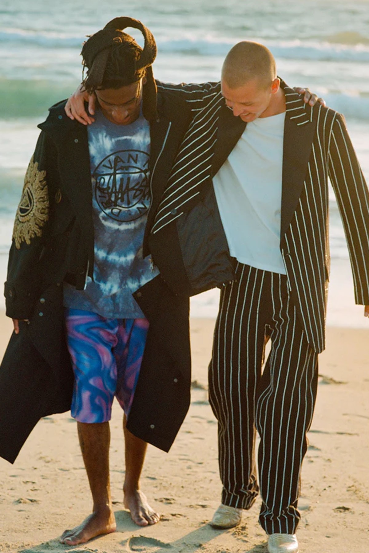 ステューシーとドリス・ヴァン・ノッテンによるコラボコレクションのルックが公開 Stussy Dries Van Noten Holiday 22 Collection Collaboration Streetwear Fashion Style Dover Street Market Beach Abstract 