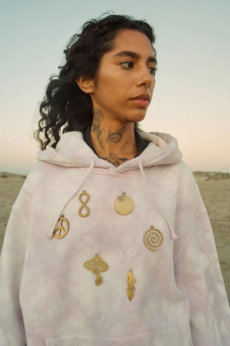 ステューシーとドリス・ヴァン・ノッテンによるコラボコレクションのルックが公開 Stussy Dries Van Noten Holiday 22 Collection Collaboration Streetwear Fashion Style Dover Street Market Beach Abstract 