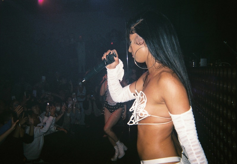 Back To Film : エーウィッチとルビーローズによる2マンライブの舞台裏 back to film awich rubi rose