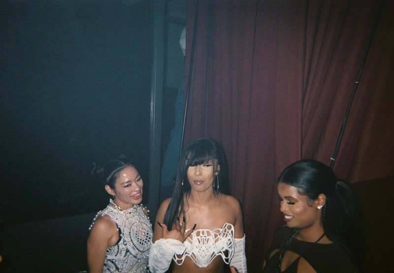 Back To Film : エーウィッチとルビーローズによる2マンライブの舞台裏 back to film awich rubi rose