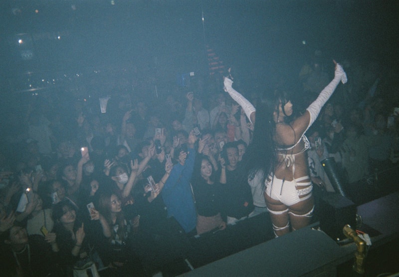 Back To Film : エーウィッチとルビーローズによる2マンライブの舞台裏 back to film awich rubi rose