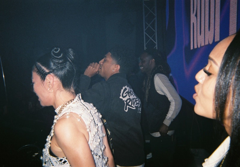 Back To Film : エーウィッチとルビーローズによる2マンライブの舞台裏 back to film awich rubi rose