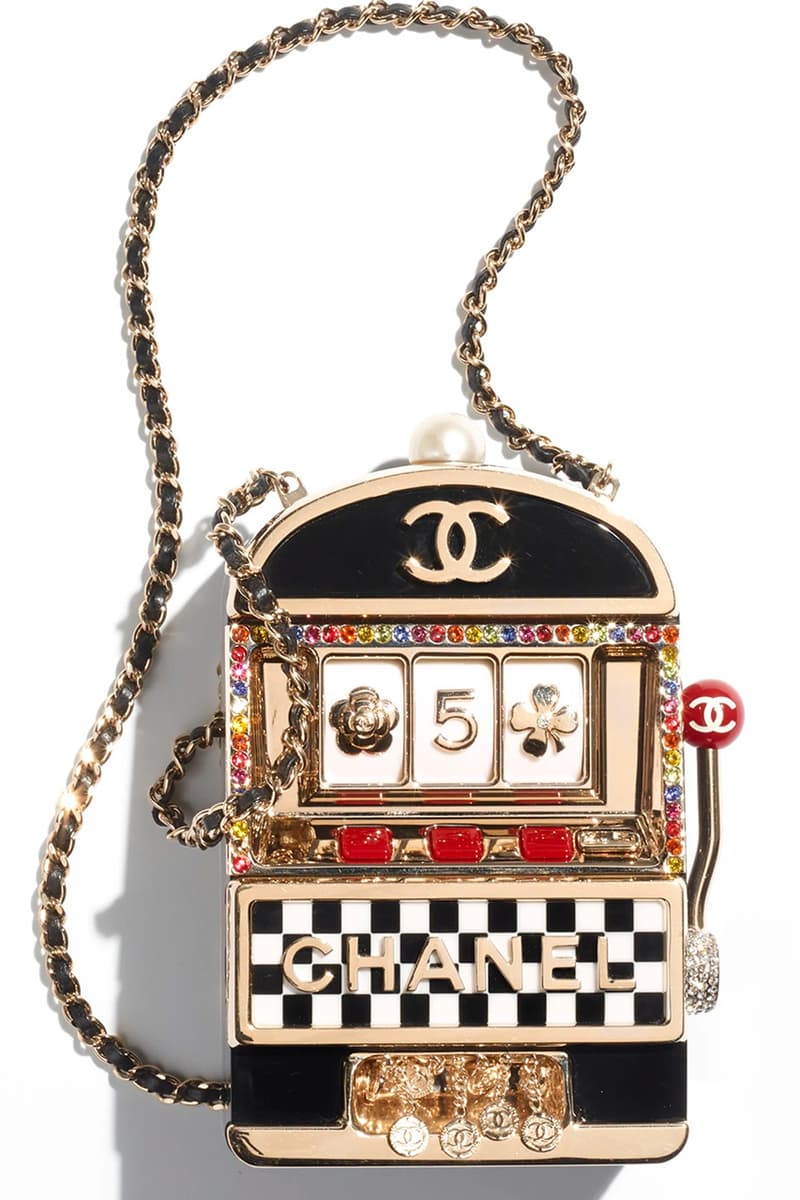 シャネル 2023年リゾートコレクションよりユニークな3つのバッグが登場 Chanel Minaudiere Bag Collection Racing Bike Helmet Slot Machine Sphere Resin Diamanté Silver-Tone Metal Imitation Pearl Virginie Viard