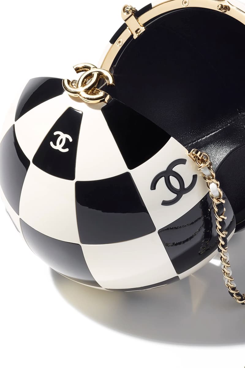 シャネル 2023年リゾートコレクションよりユニークな3つのバッグが登場 Chanel Minaudiere Bag Collection Racing Bike Helmet Slot Machine Sphere Resin Diamanté Silver-Tone Metal Imitation Pearl Virginie Viard