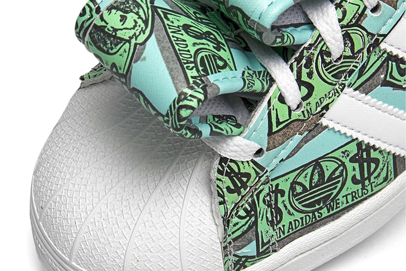 アディダスxジェレミースコットによる最新コラボモデル スーパースター “マネー”が発売 Jeremy Scott x adidas Originals Superstar "Money" Dollar Print JS HP6596 Release Information Drops Three Stripes OG Sneakers