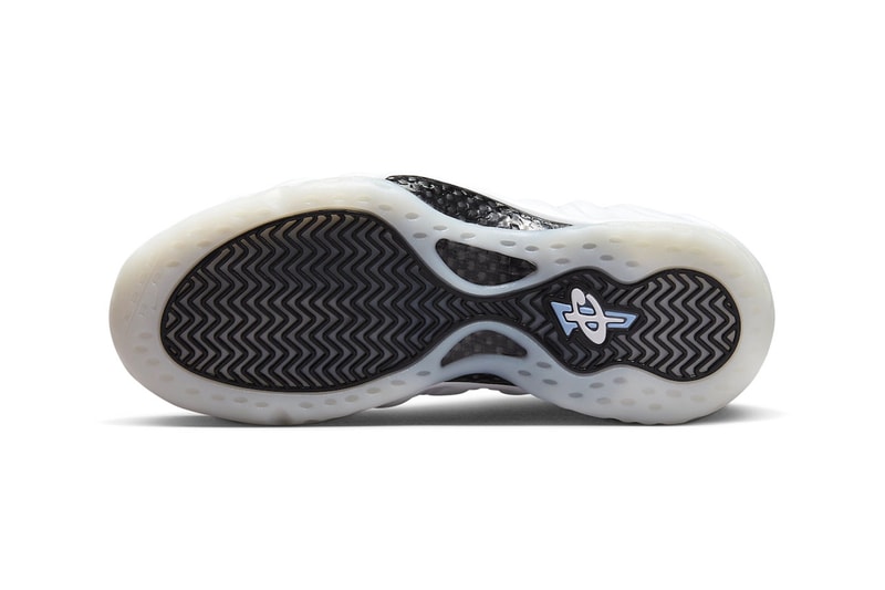 ナイキエアフォームポジットワンからホワイト/ブラックを纏ったPEモデルが登場 Official Look at the Nike Air Foamposite One "Penny PE" DV0815-100 white metallic silver black cobalt bliss racer blue penny hardaway orlando magic nba basketball shoe