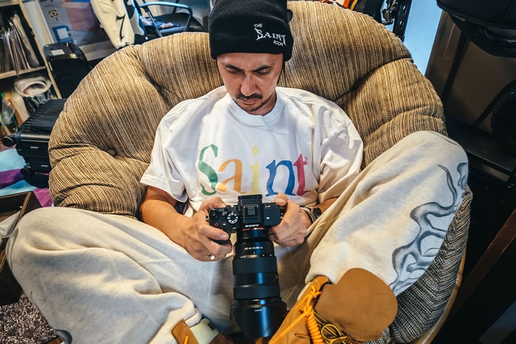 ©SAINT Mxxxxxx とフォトグラファー RK がコラボTシャツを発売